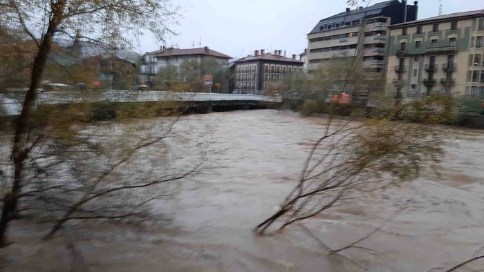 Urak eta lurrak gain hartu d 8 1639129519485