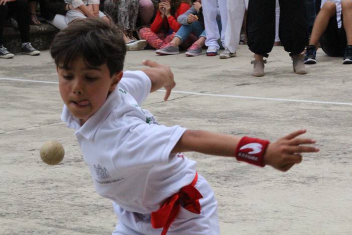 Jaietako egun handia ospatzen ari dira Asteasun 46 1467203795378