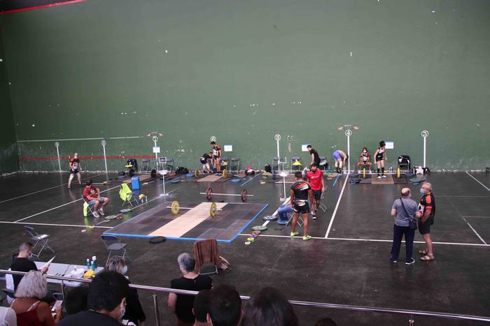 Sei pultsulari eta mutilak t 1 1602172856856