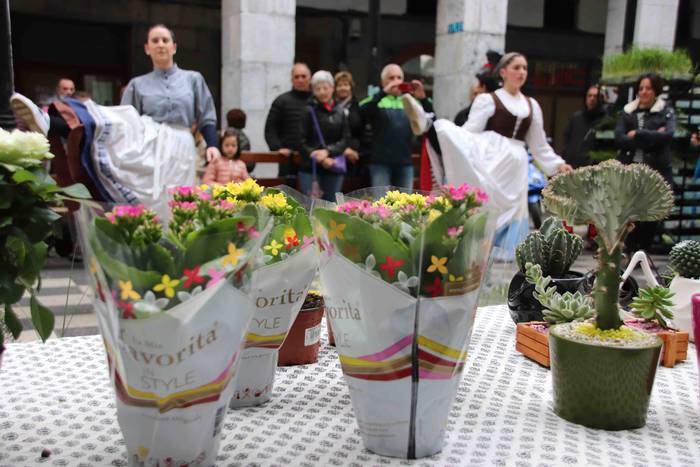 Baserritarrei omenaldia Tolo 7 1558173629648