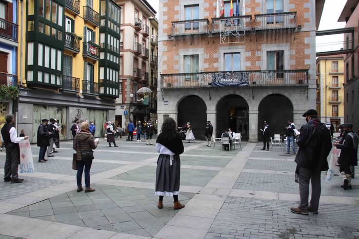 Gutuna eta ikatza Tolosako U 4 1608816471000