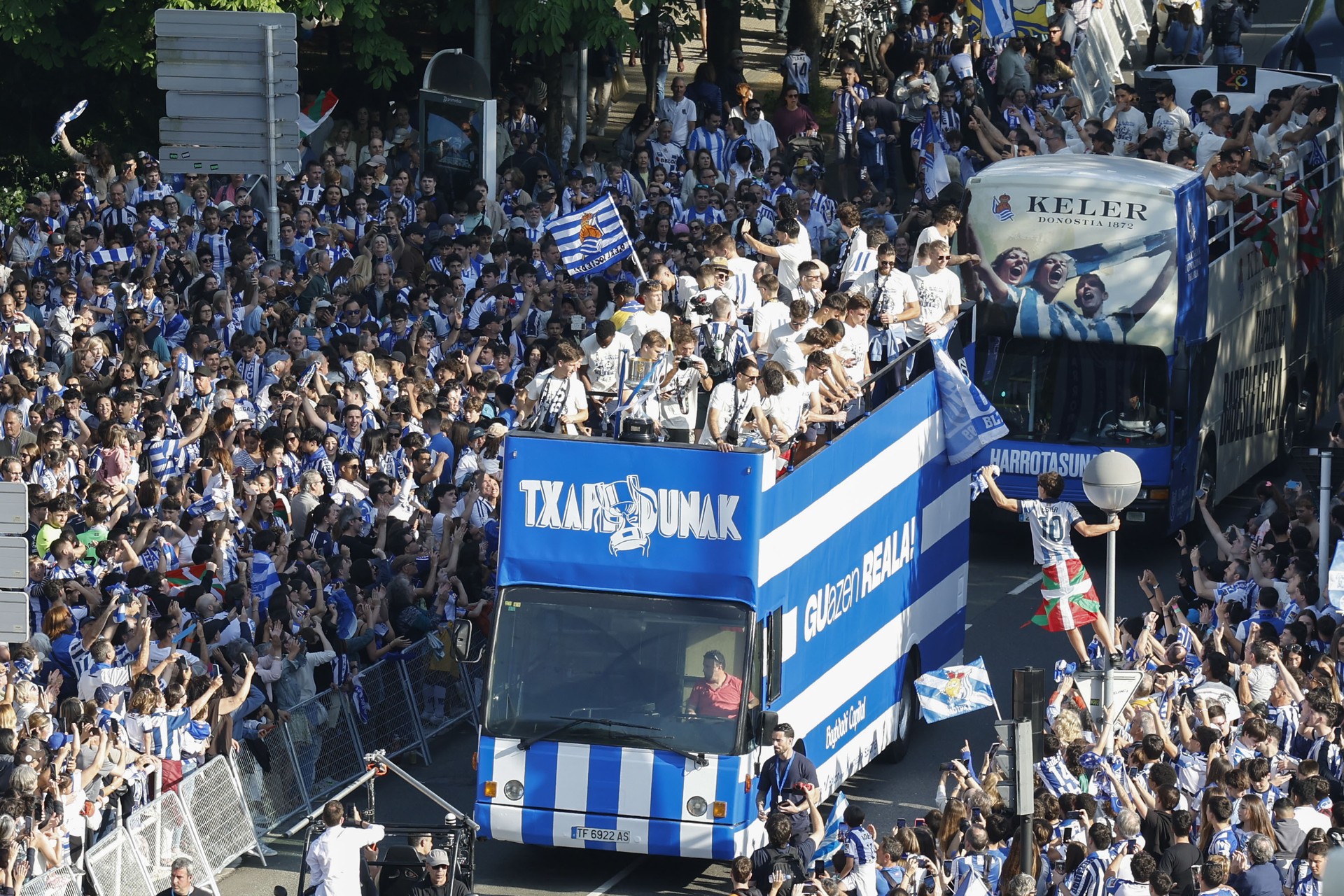 Kopa irabazi eta euskara galdu