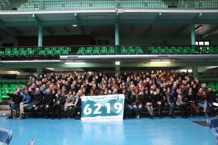 GURE ESKU DAGOREN GALDEKETA  6 1484992586323