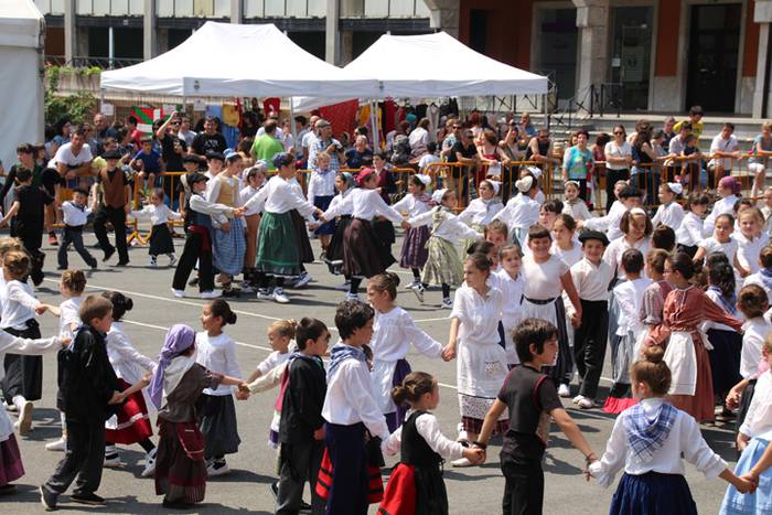 Dantzari txiki eguna Anoetan 10 1497181495950