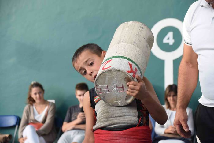 Jakesen ausardia, auzotarren 12 1538330380937