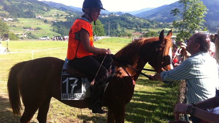 Zaldia protagonista, Izaskun auzoko jaietan