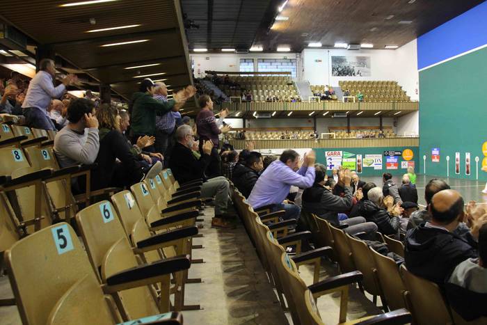 Bi maisu handi, katedralean 48 1571600537340