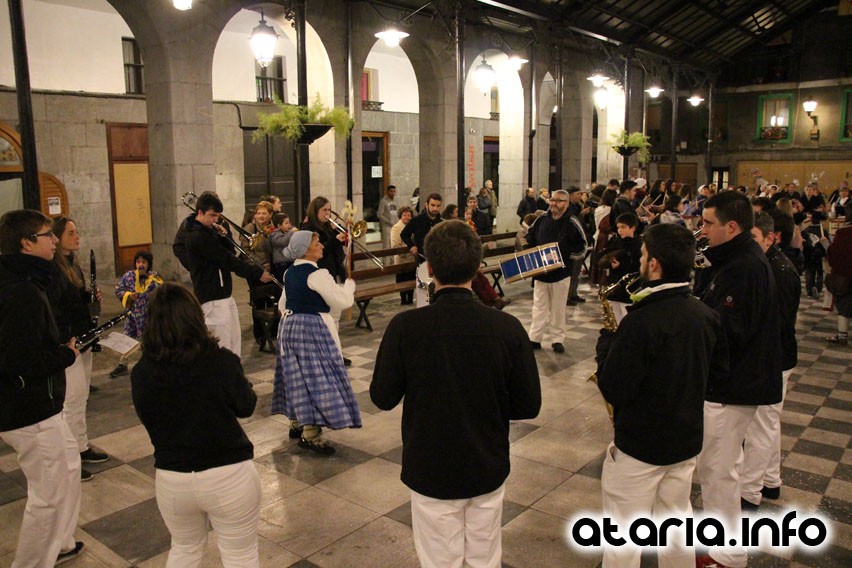 Pintxana txaranga eta Ostiral Meheko danborrada, motorrak berotzen