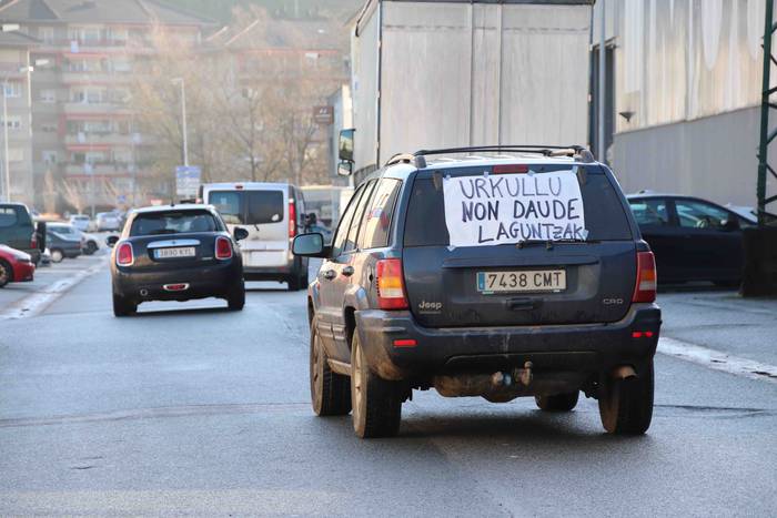 Auto-karabana egin dute osta 22 1610796596806