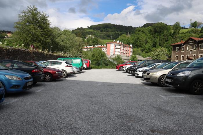 Aparkaleku berria zabaldu dute Ibarrako Zaldune auzoan