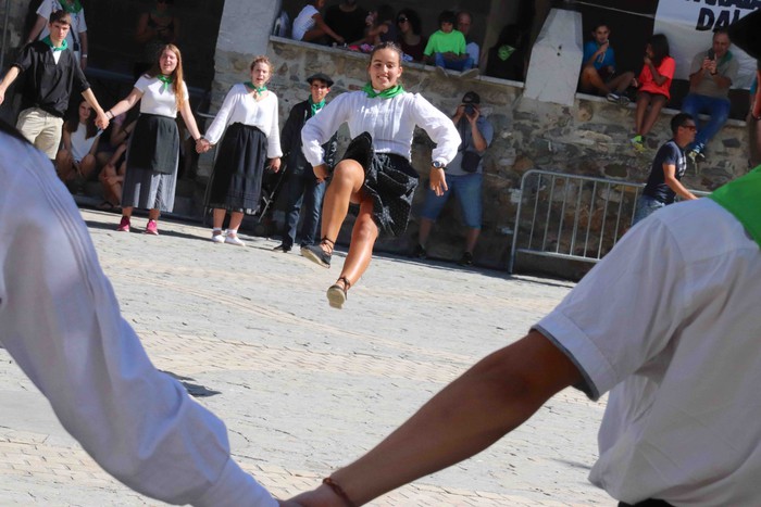 46 gaztek parte hartu dute Irurako Dantza-Sokan - 1