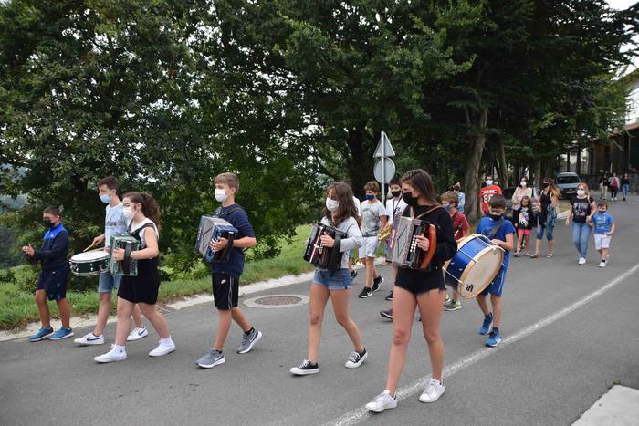 Festari itxura ematen, musik 14 1627663335316