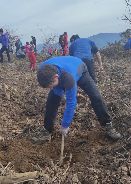 Zuhaitz Eguna ospatzen ari d 13 1644670098610