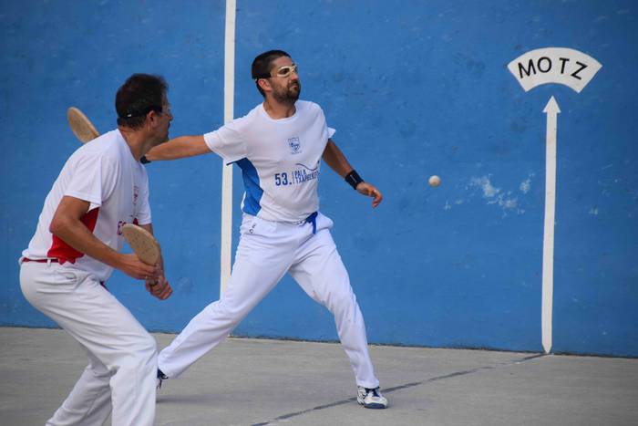 Txapelak jantzi dituzte 52.  4 1627714811453