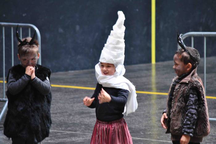 Euskal mitologiaz jantzi da  4 1582282566376