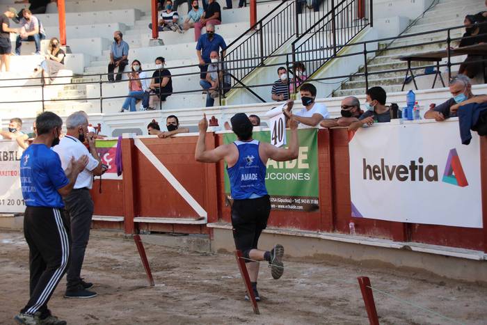 Izetatarrek jantzi dute txap 44 1624130527056