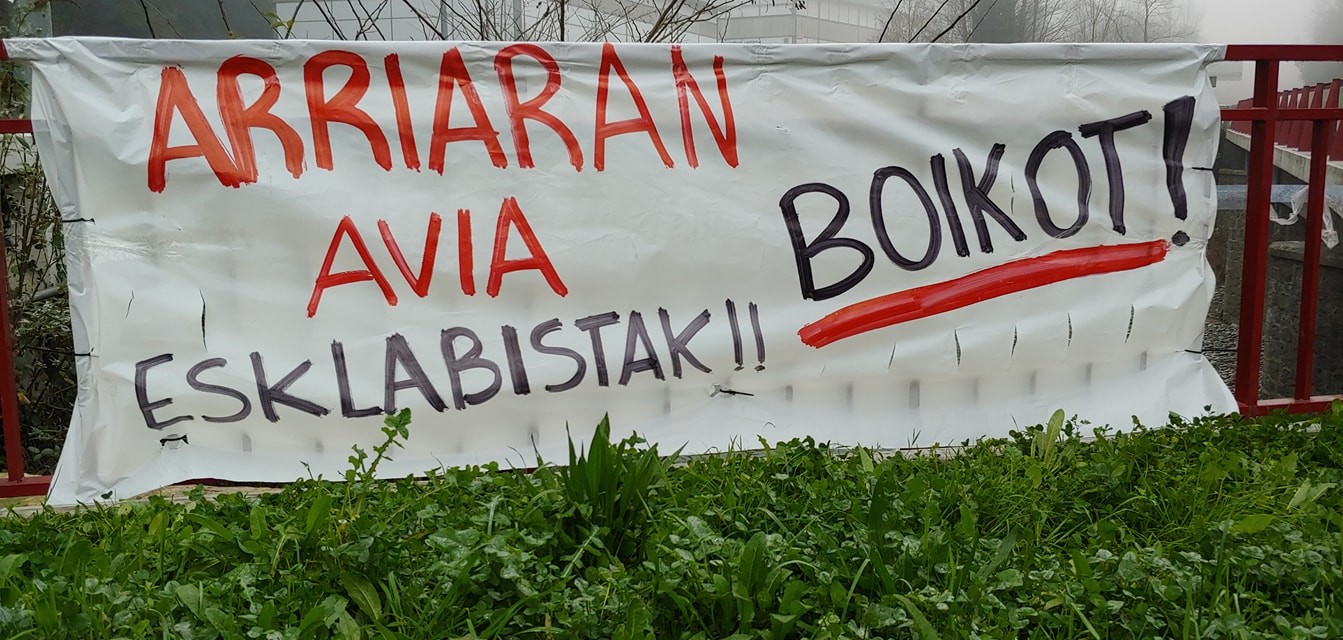 Borrokan jarraitzen dute Arriaran Avia gasolindegiko langileek