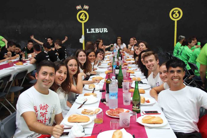 Bazkaldu ere frontoian egite 16 1566484658529