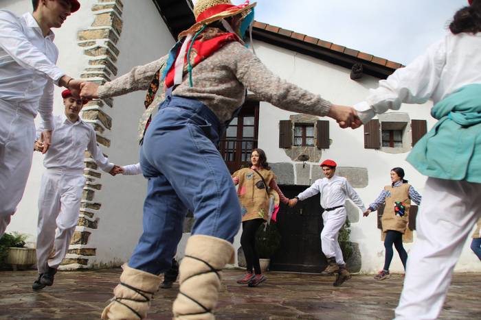 Herritarrek egiten dituzte berezi