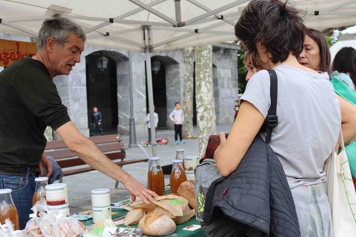 Lehen azoka ekologikoa egin  15 1635685250060