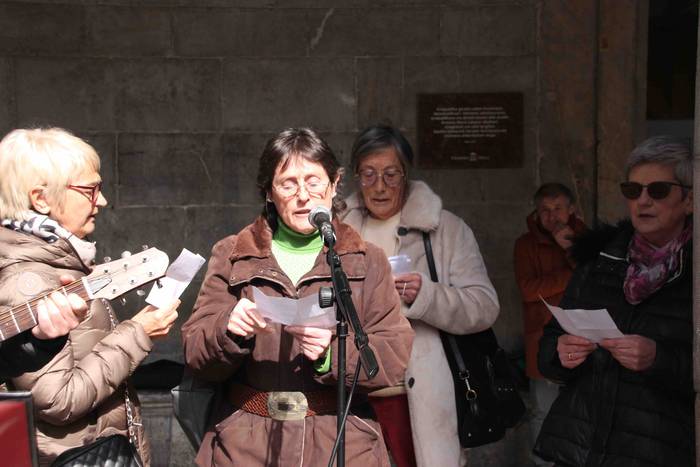 Martxoak 8 bezpera, oneka, p 33 1646657280836