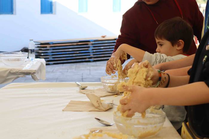 Eskuak zikinduz aritu dira s 3 1665306825311