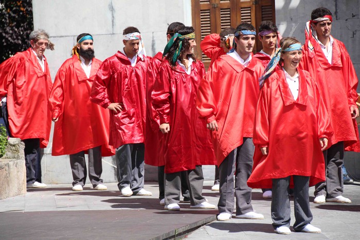 Emakumeak Adunako Axeri-dantzan, lehen aldiz - 43