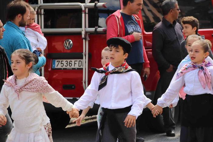 Dantzan ospatu dute Sutarrir 13 1557663340101