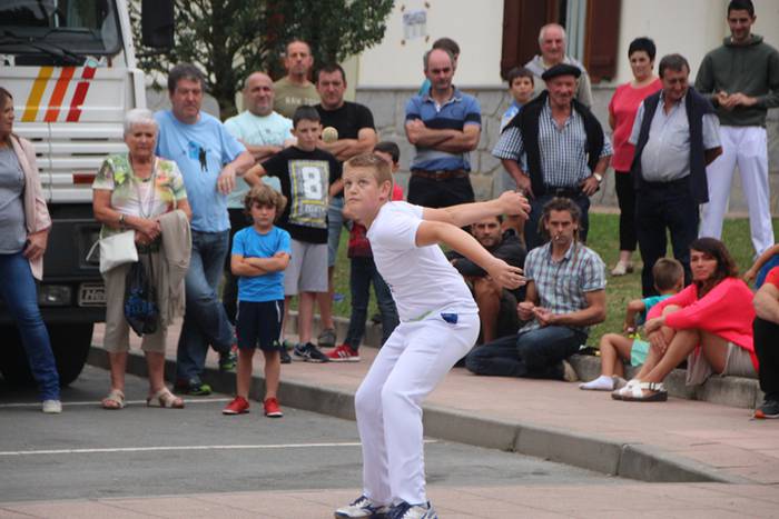 Puzgarriak, pilota eta karta 33 1501613857564