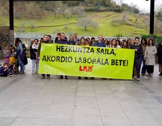 Lan akordioa bete dadila eskatu dute ikastoletako langileek