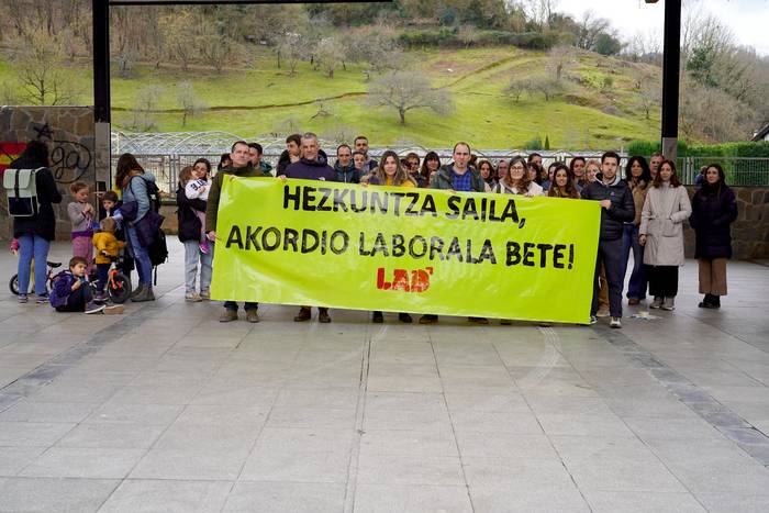 Lan akordioa bete dadila eskatu dute ikastoletako langileek