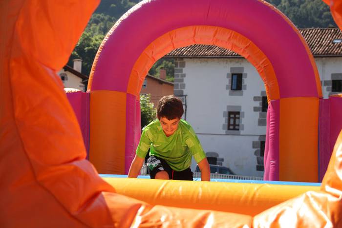 Eulia jaitsi aurretik, haurren dibertsioa 2 1471949992450