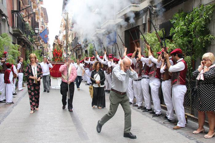 Santuek eta dantzariek poztu 106 1498312769896