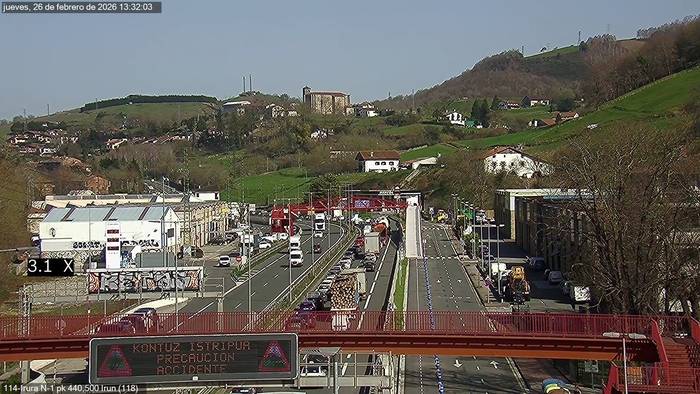 Hainbat autoren arteko istripua N-1 errepidean, Irura eta Villabona artean