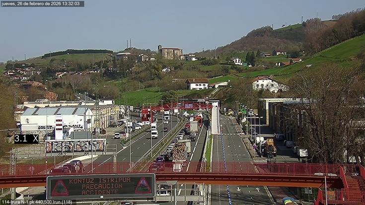 Hainbat autoren arteko istripua N-1 errepidean, Irura eta Villabona artean