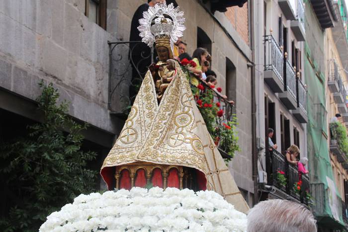 Santuek eta dantzariek poztu 88 1498312664336