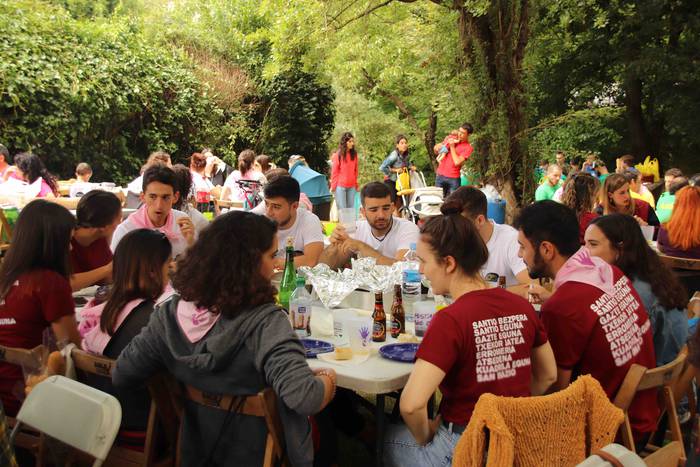 Kuadrillan bazkaltzea bezala 33 1564494476177