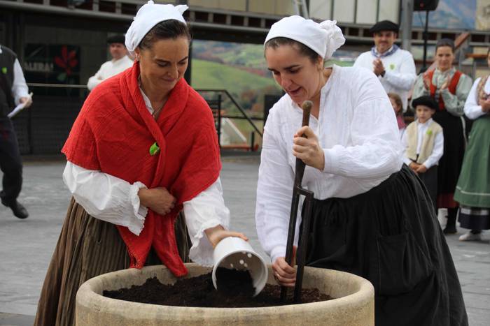 Auzolanaren fruitu, azoka 24 1541960849890