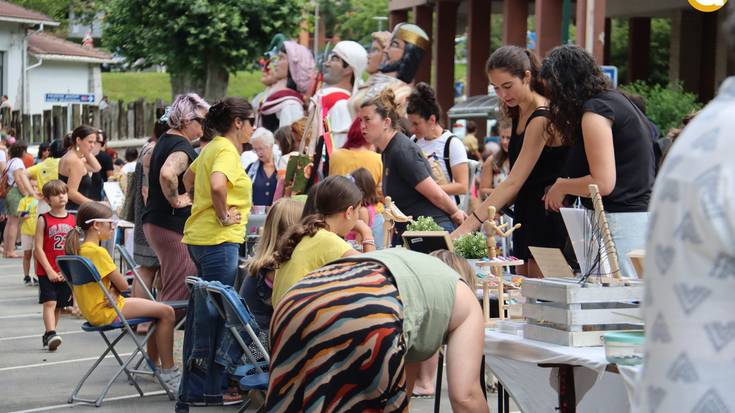 Festa giroa, azokaren bueltan