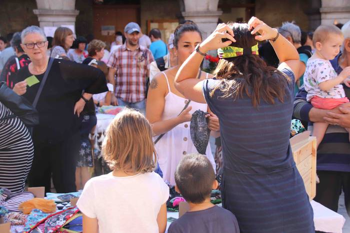 Argazki kamerak eskuan hartu 2 1569759104337