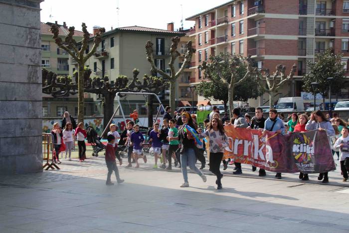 Txikienek eman diote hauspoa 17 1555155531219