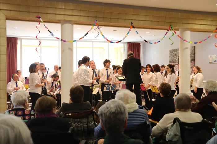 Inauteri doinuak, igandean, Iurreamendi egoitzan