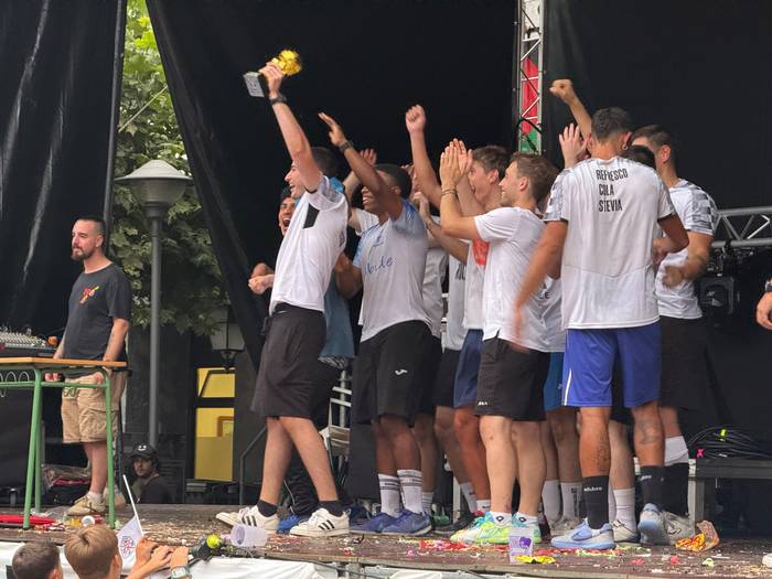 Weshos taldea txapeldun, Villabonako kuadrillen arteko futbito txapelketan