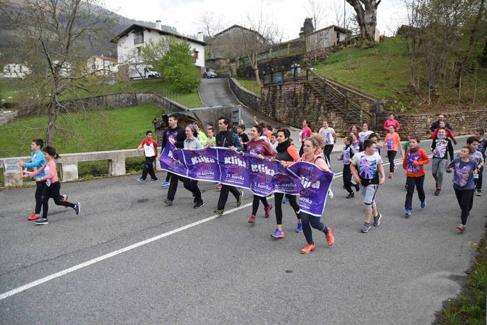 Eskuz esku ibili dute lekuko 10 1555085914940