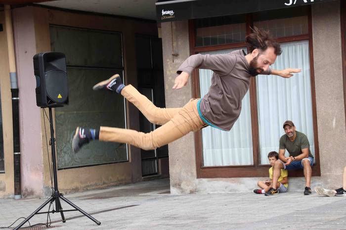 Malabareak eta akrobaziak na 36 1562507127766