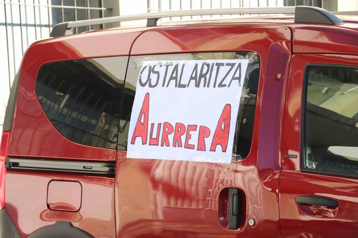 Auto-karabana egin dute osta 13 1610796589766