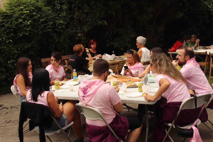 Kuadrillan bazkaltzea bezala 2 1564494451185