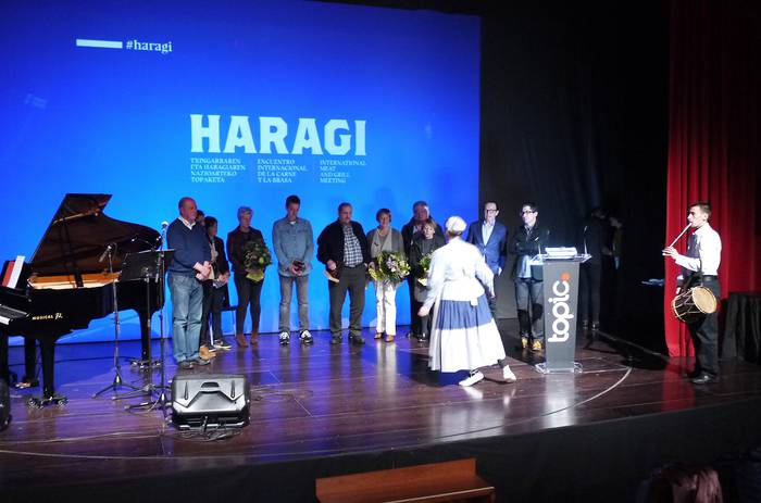 Haragi topaketan omenaldia e 12 1524947637447