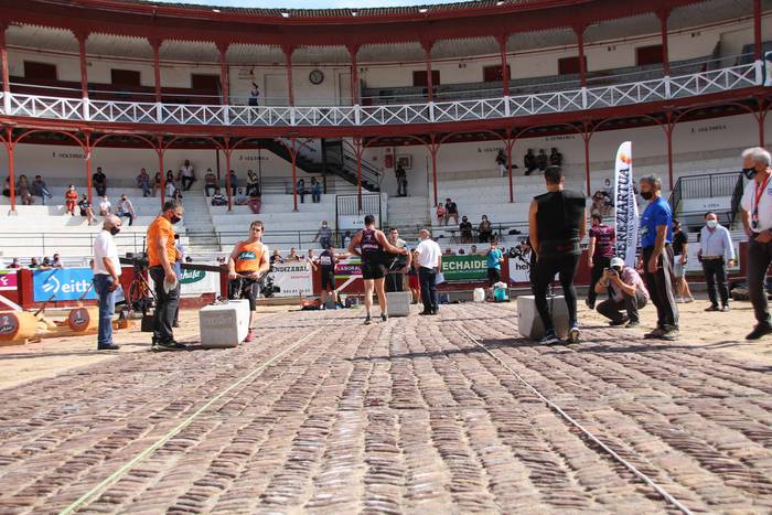 Izetatarrek jantzi dute txap 15 1624130516876