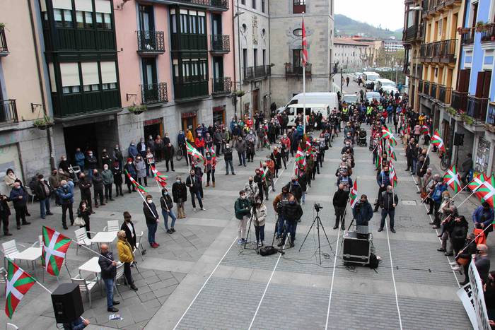 "Bada garaia tortura, gerra  32 1614447058405